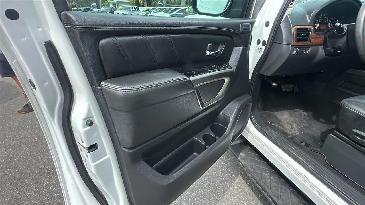 Nissan Armada  2015