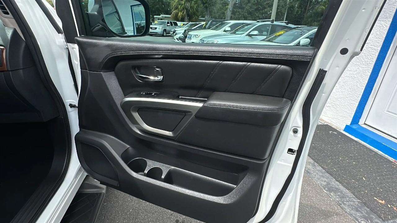 Nissan Armada  2015
