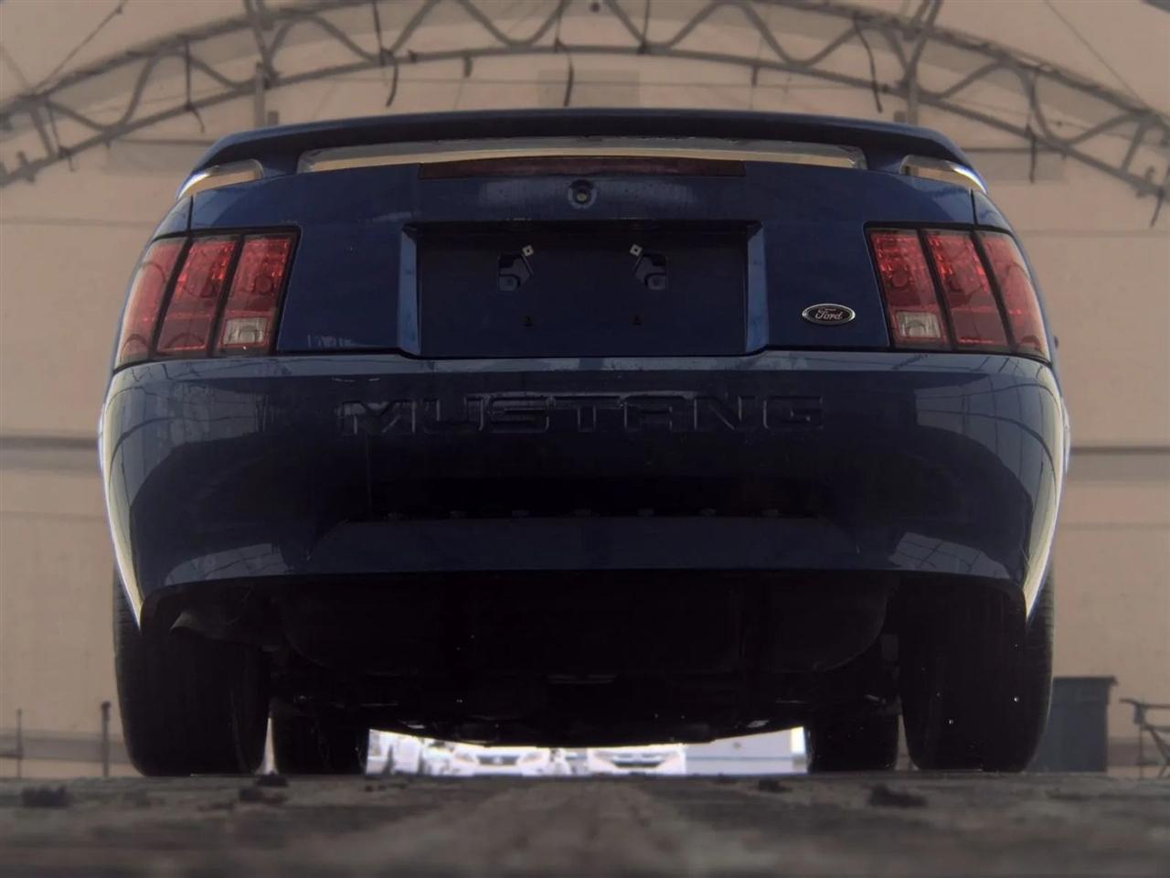 Ford Mustang  2004