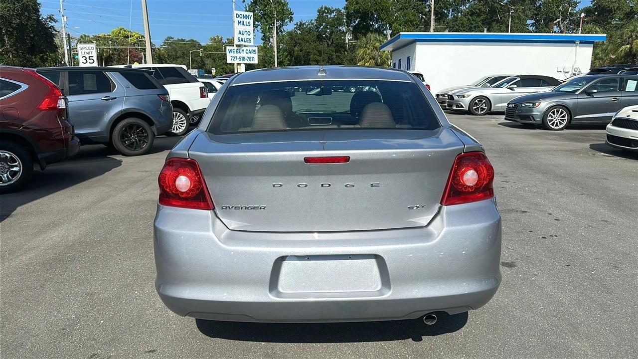 Dodge Avenger  2013