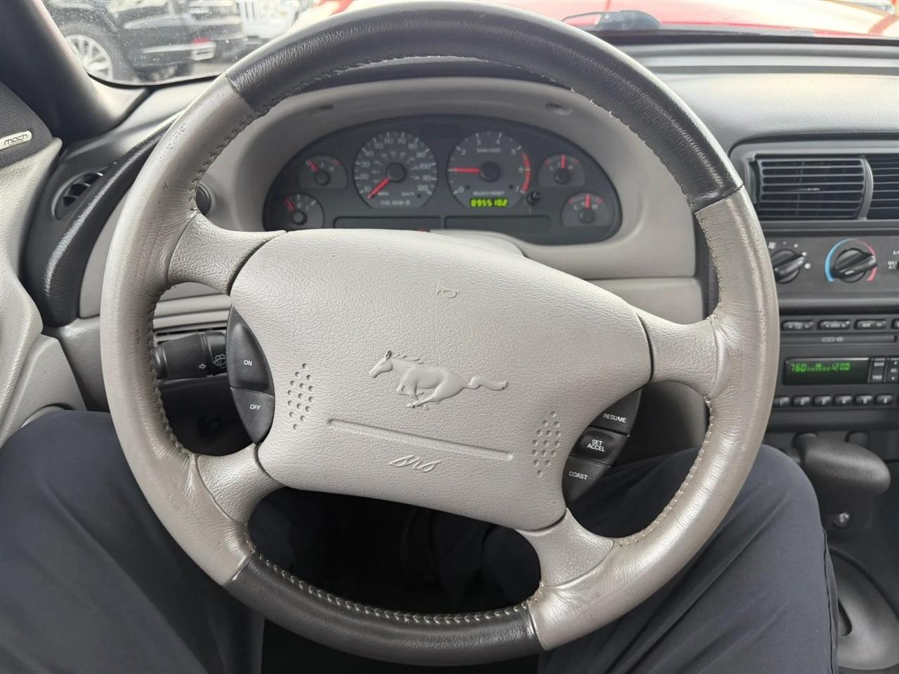 Ford Mustang  2002