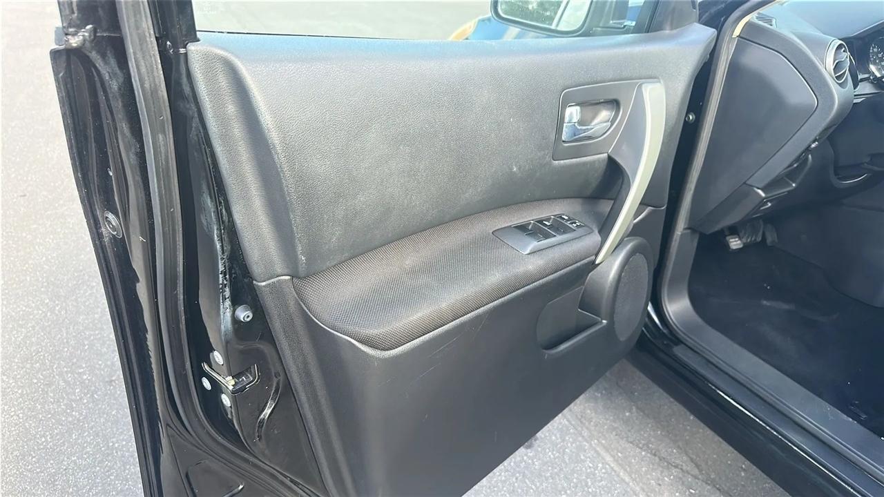 Nissan Rogue  2012