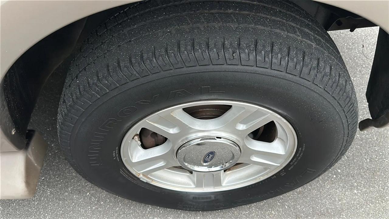 Ford Expedition  2004
