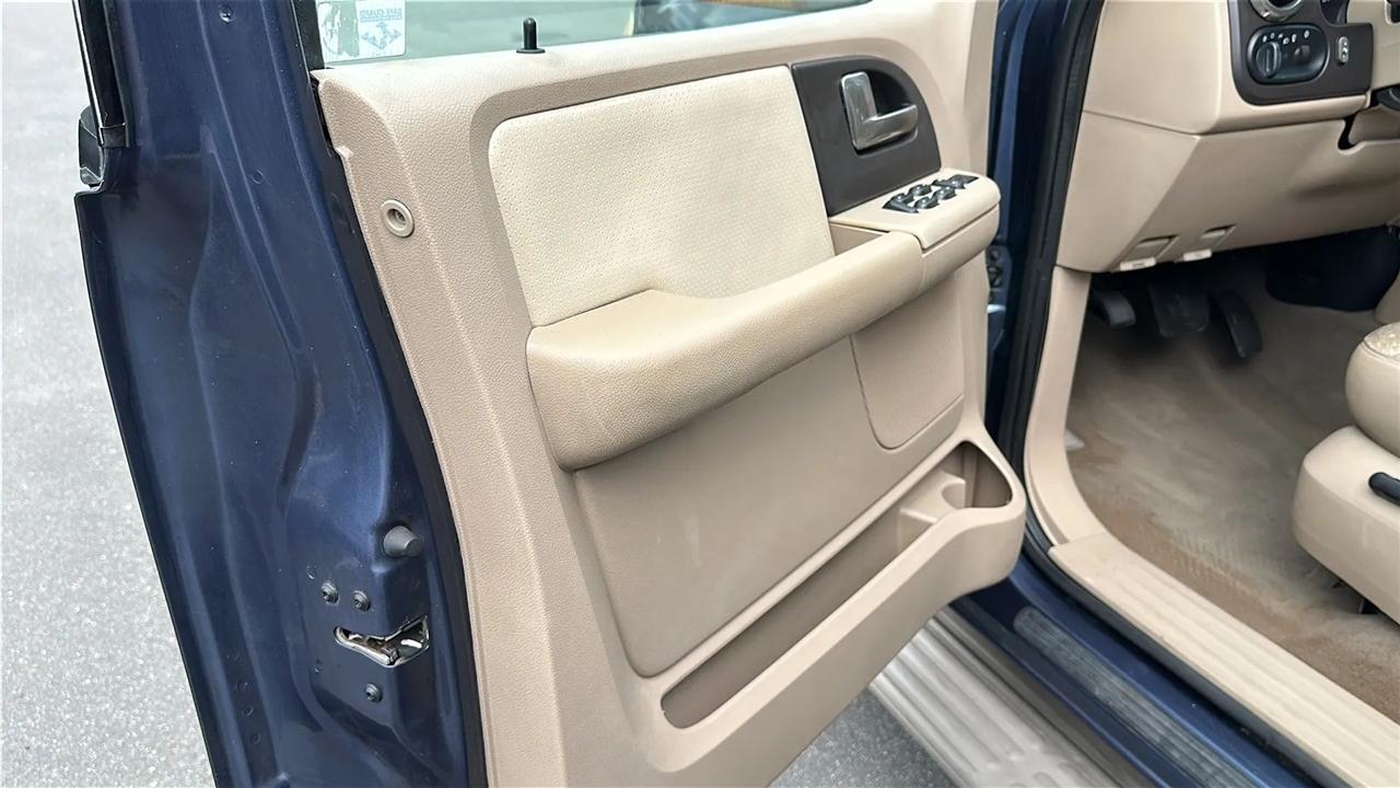 Ford Expedition  2004