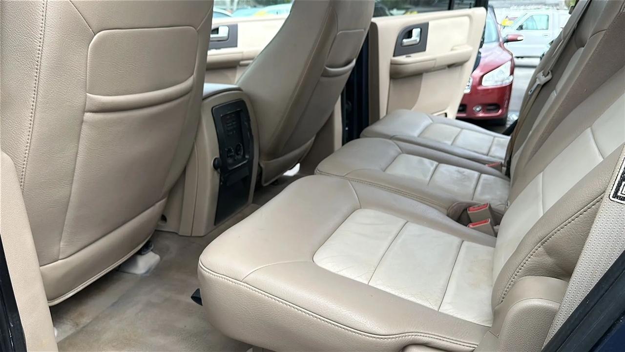 Ford Expedition  2004