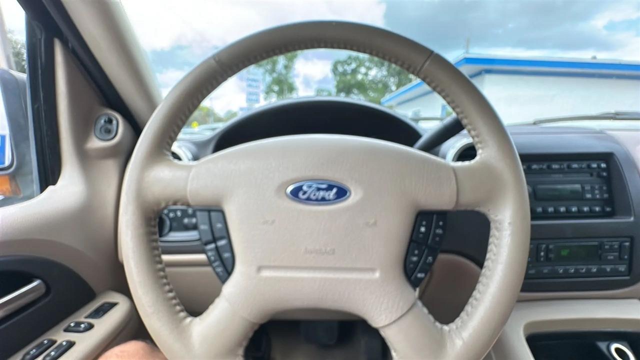 Ford Expedition  2004