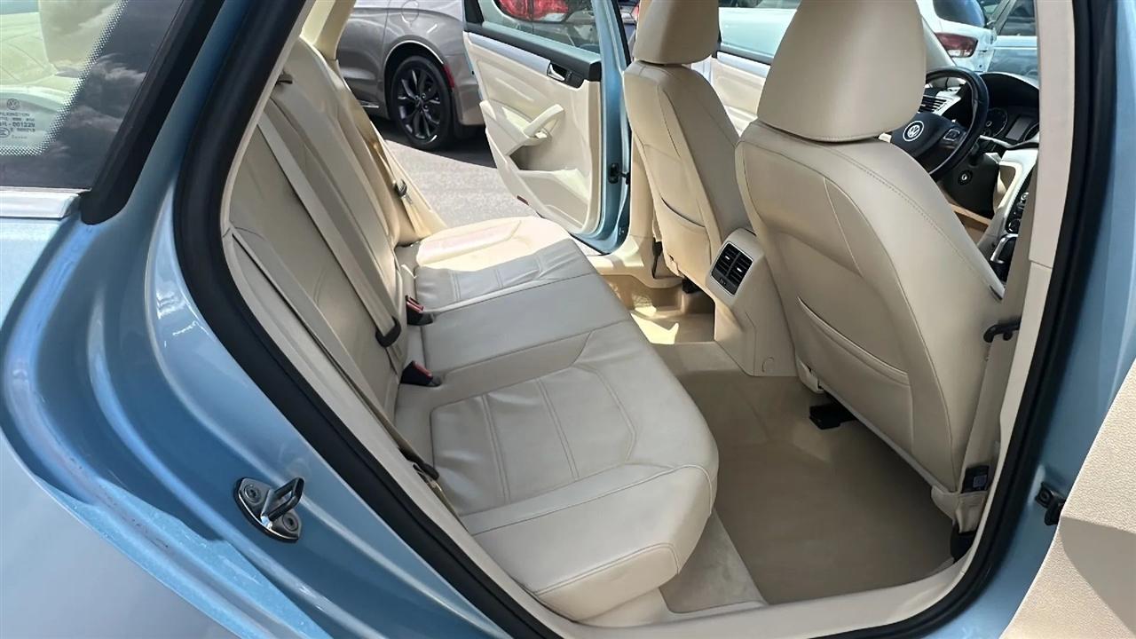 Volkswagen Passat  2013