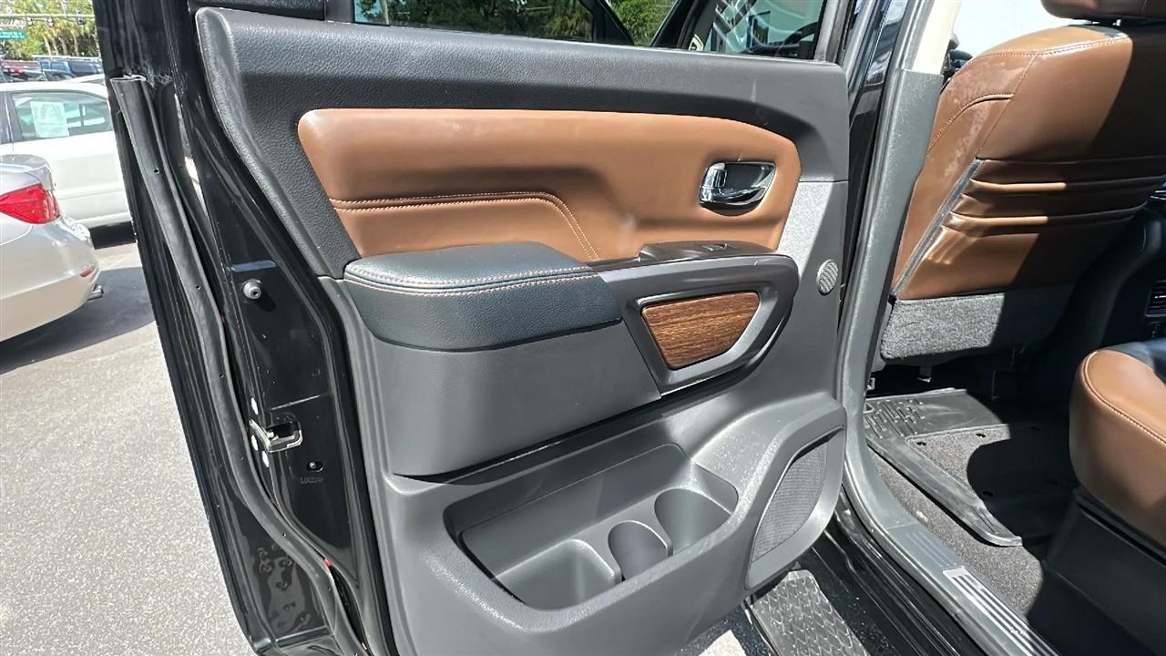 Nissan Titan  2017