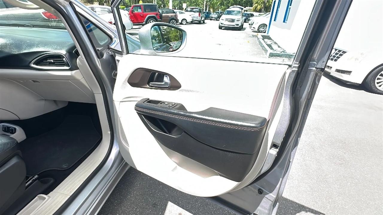 Chrysler Pacifica  2019
