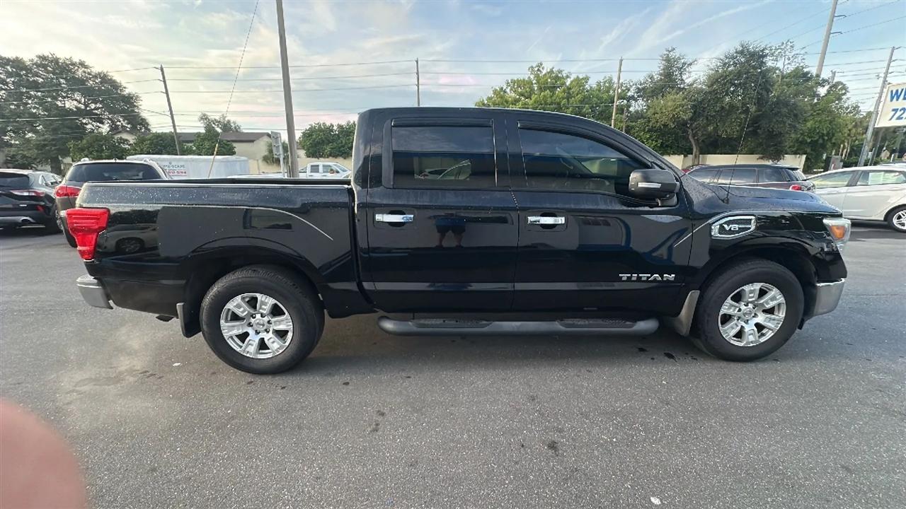 Nissan Titan  2017