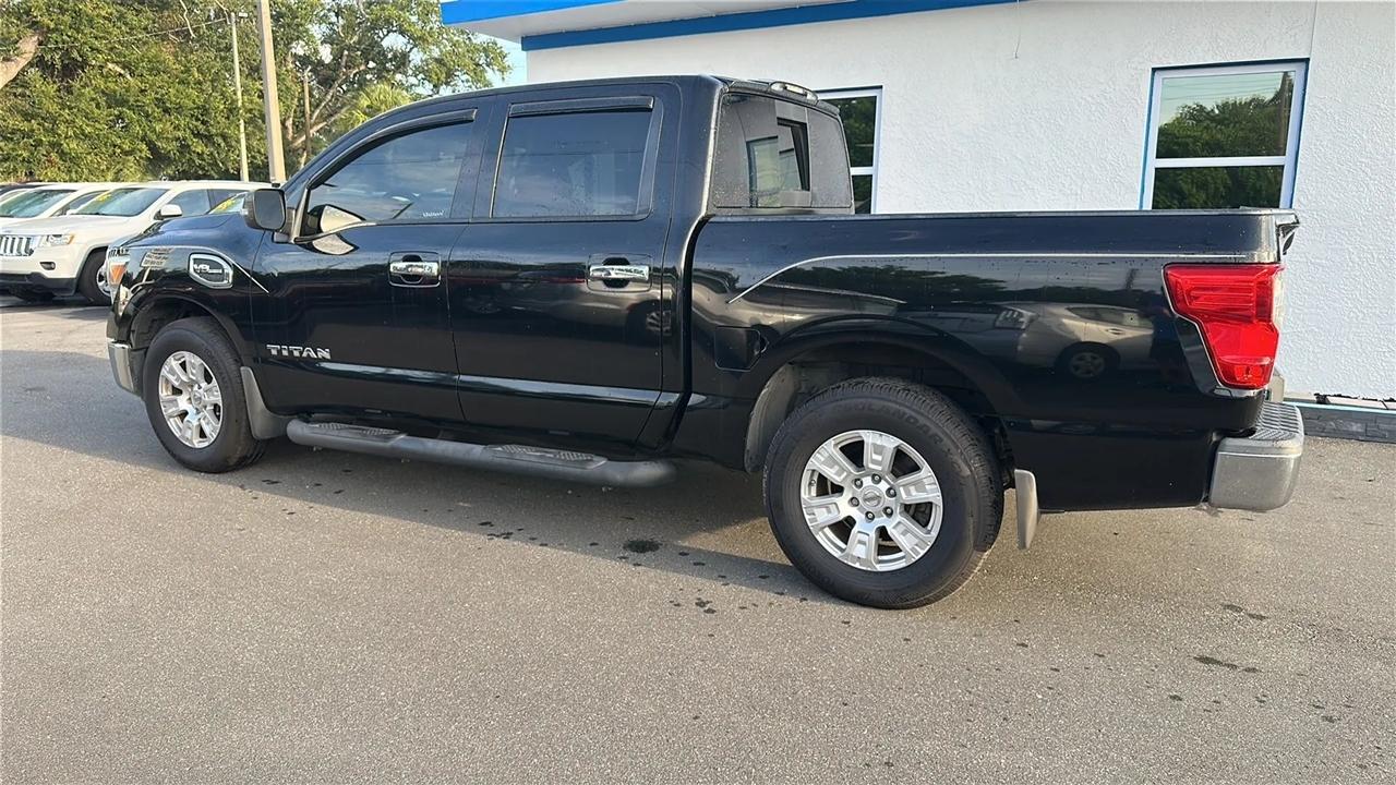 Nissan Titan  2017