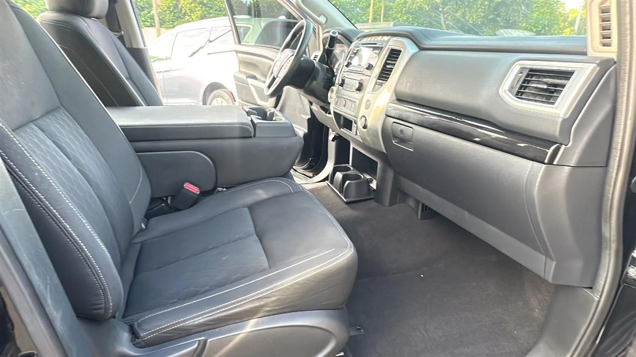 Nissan Titan  2017