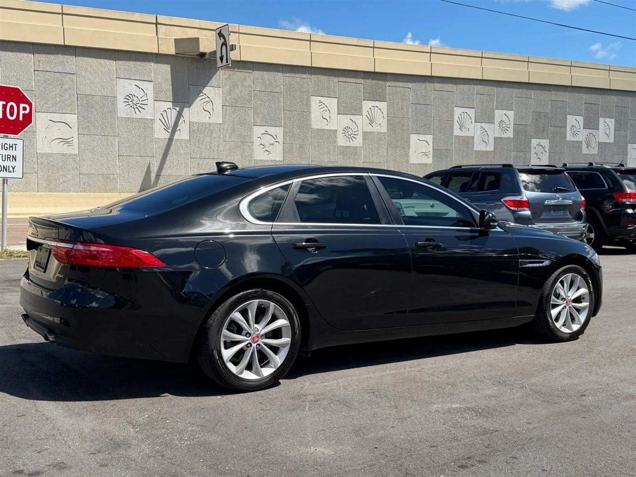 Jaguar XF  2018