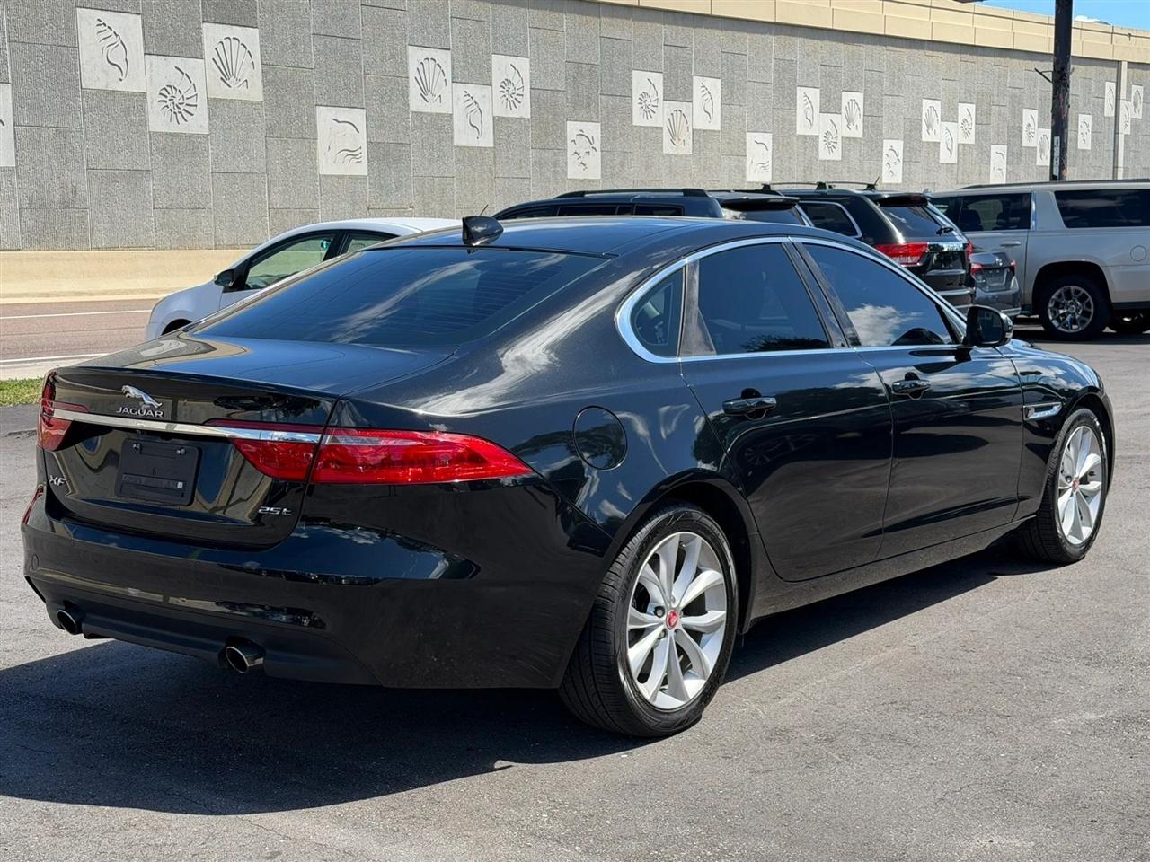 Jaguar XF  2018
