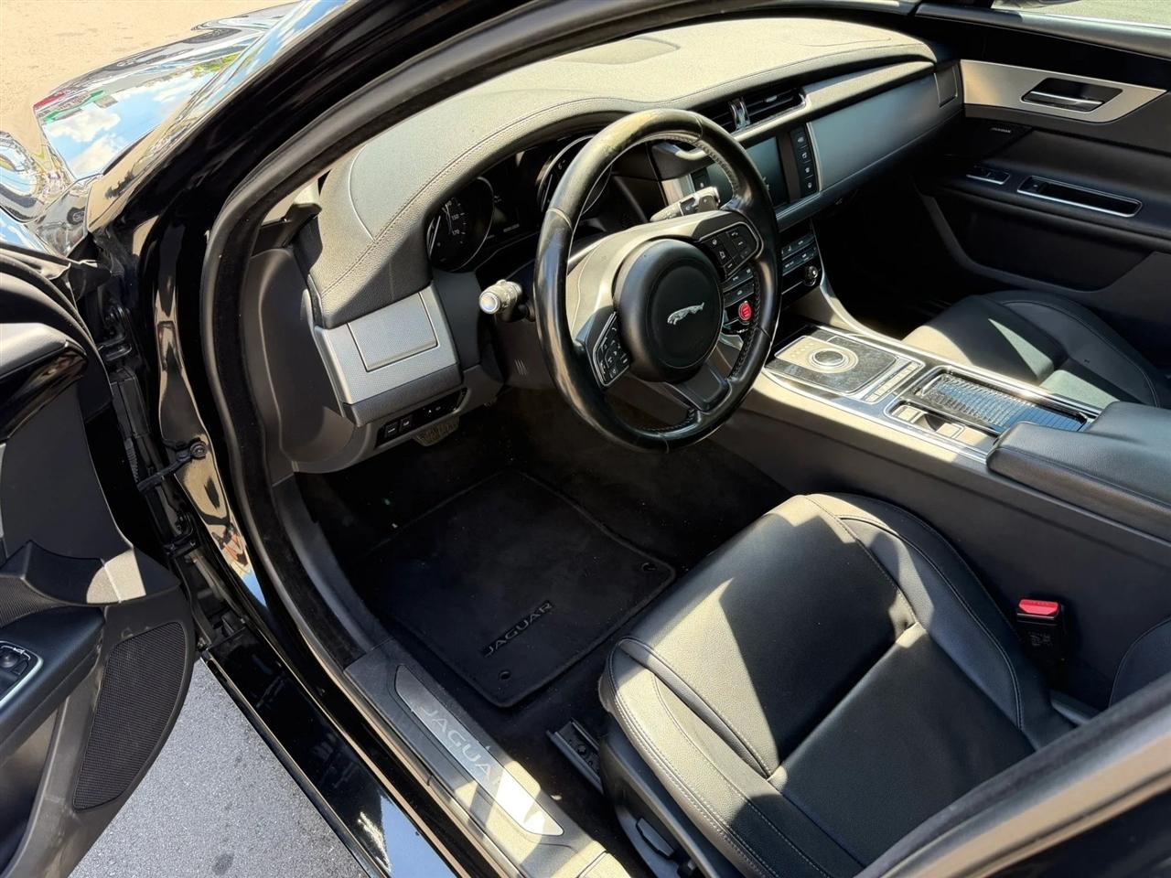 Jaguar XF  2018