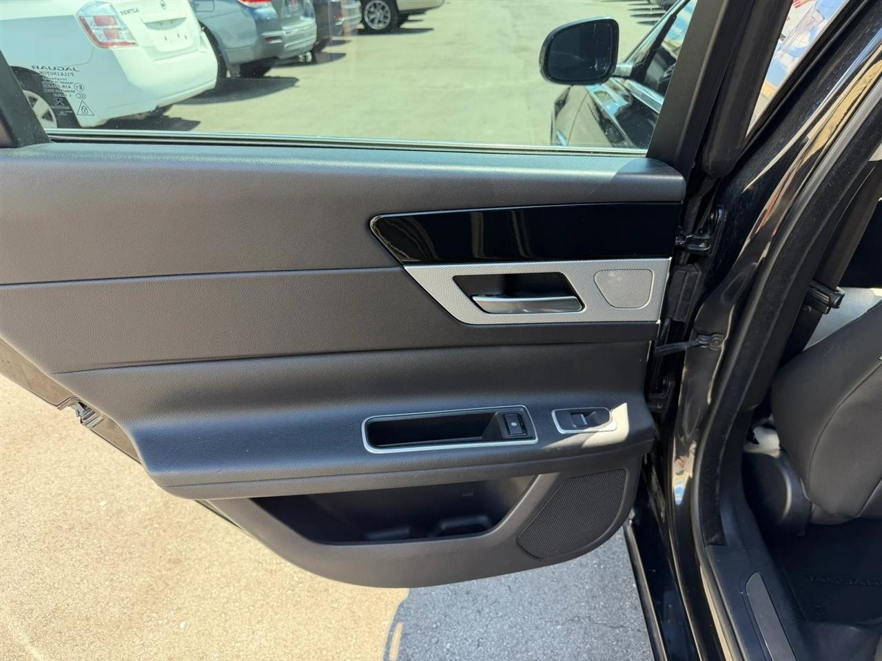 Jaguar XF  2018