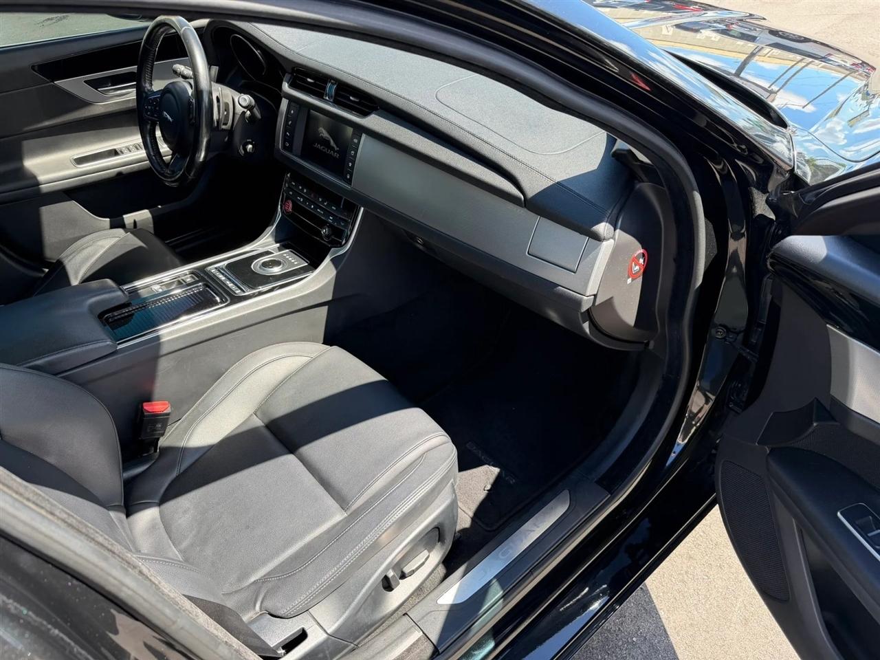 Jaguar XF  2018