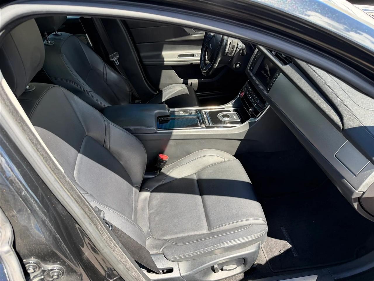 Jaguar XF  2018