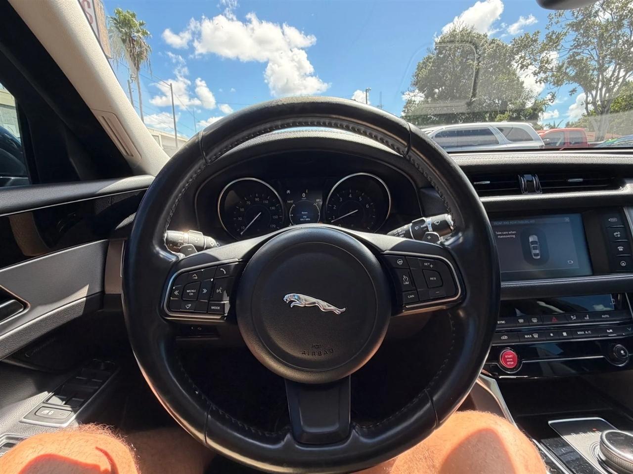 Jaguar XF  2018