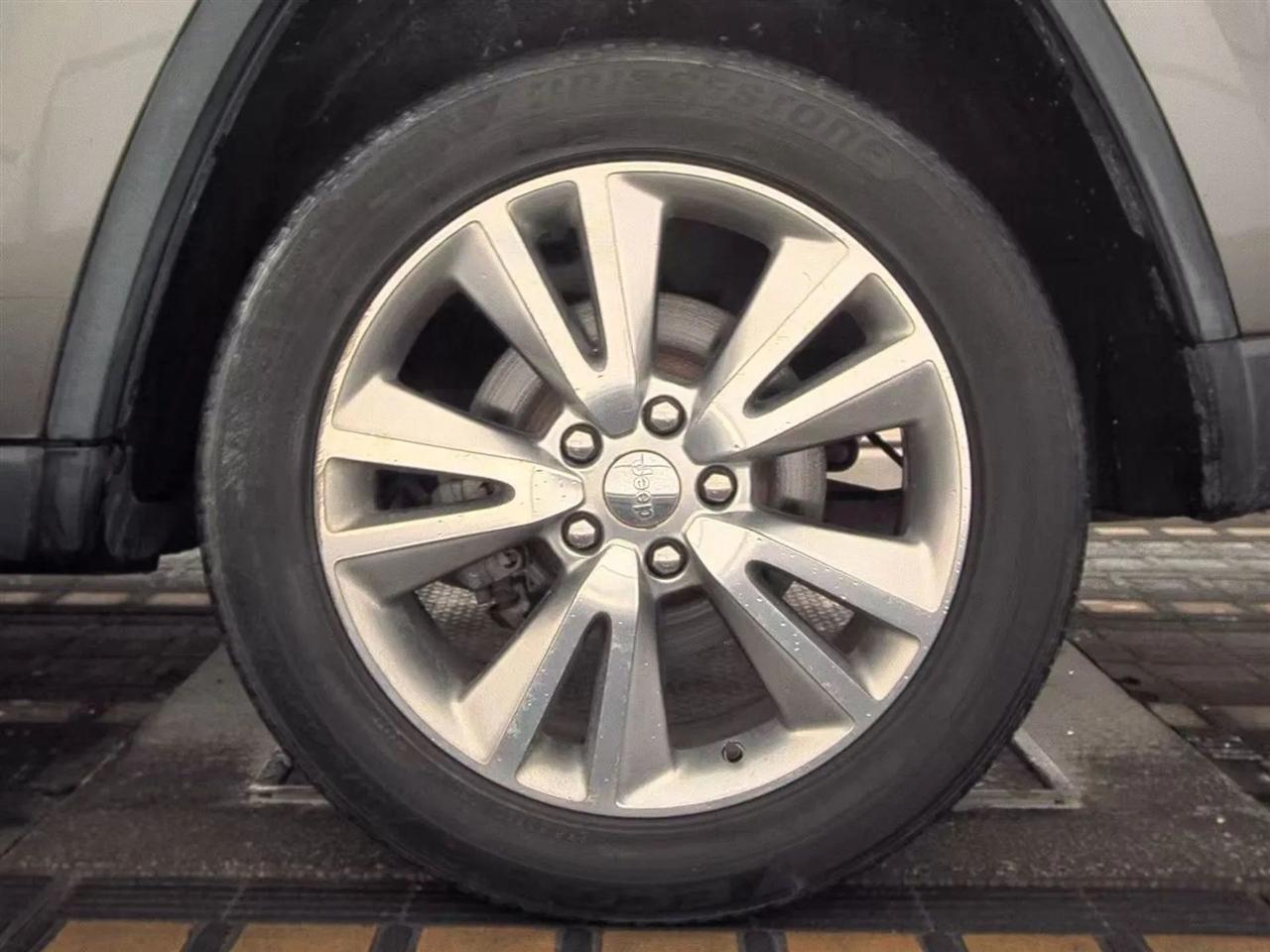 Jeep Grand Cherokee  2013