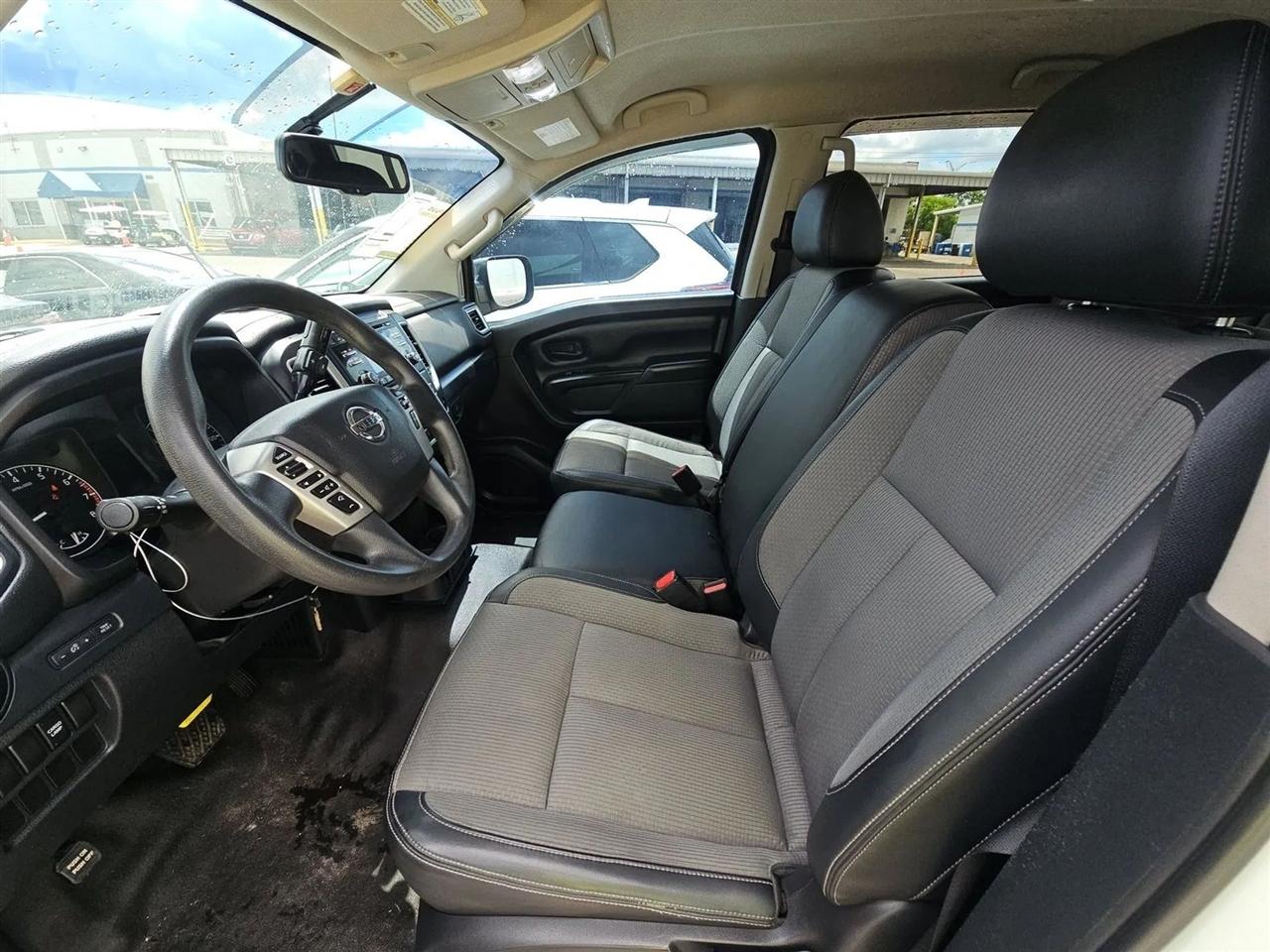 Nissan Titan  2017