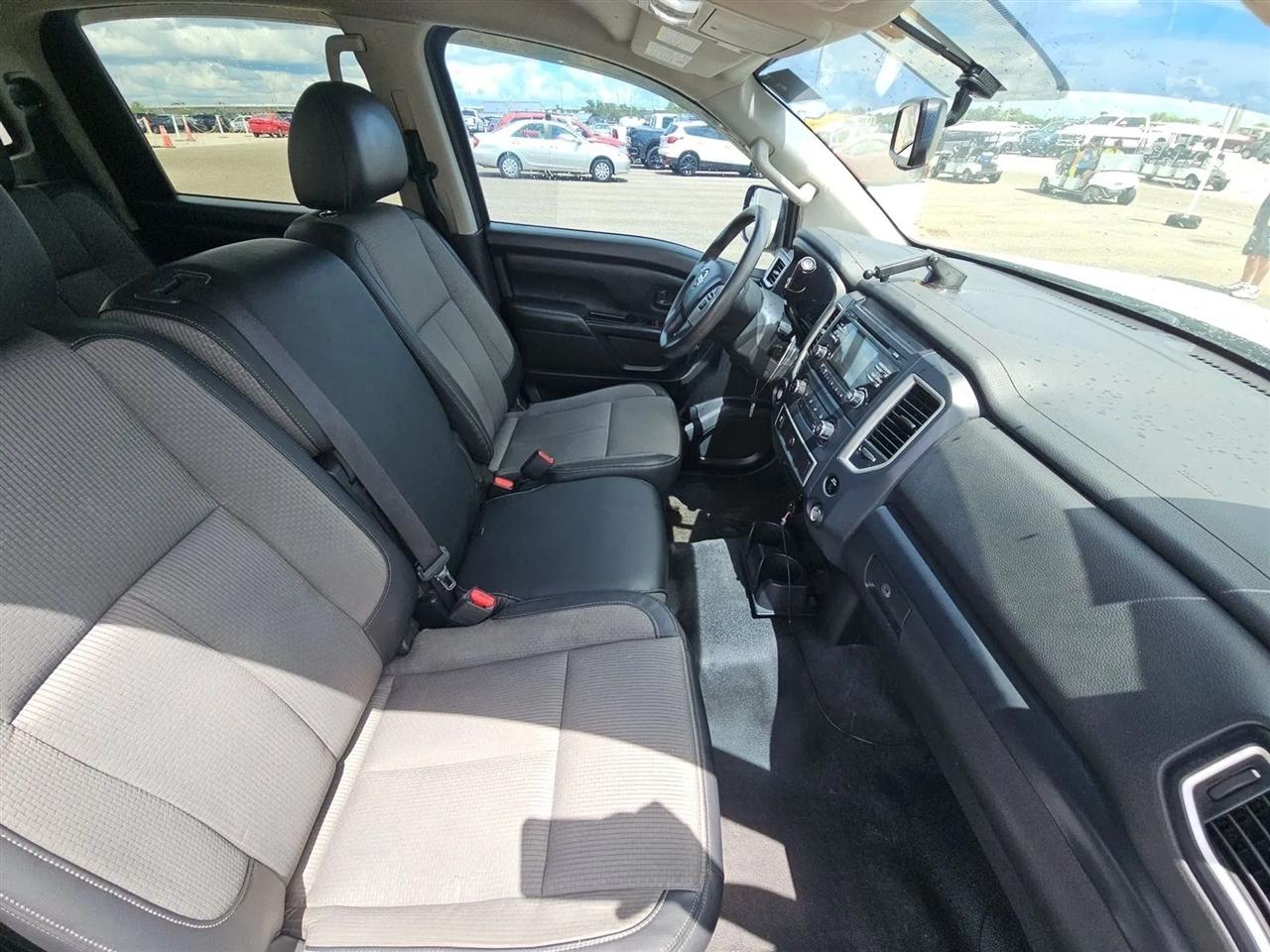 Nissan Titan  2017