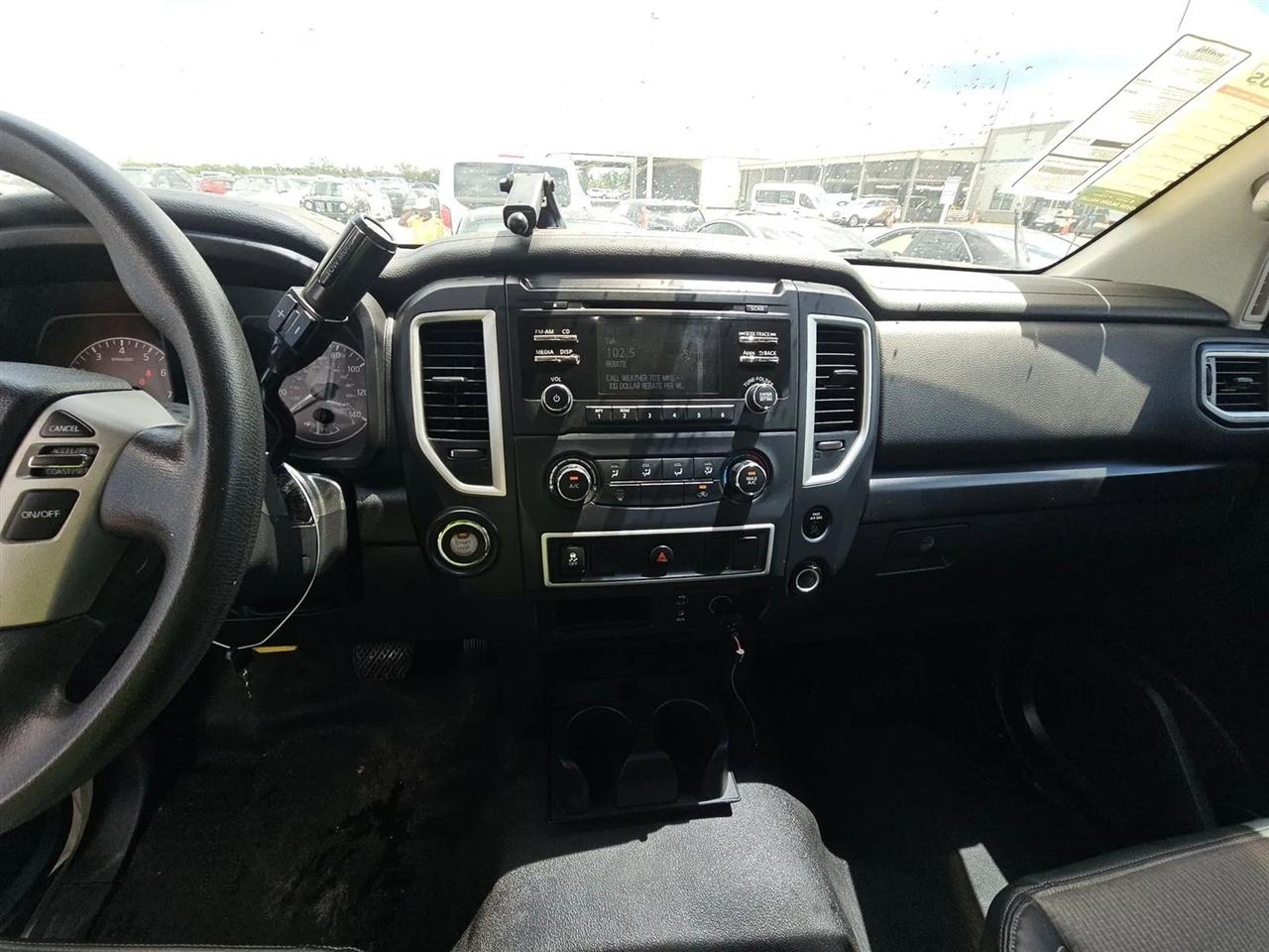 Nissan Titan  2017