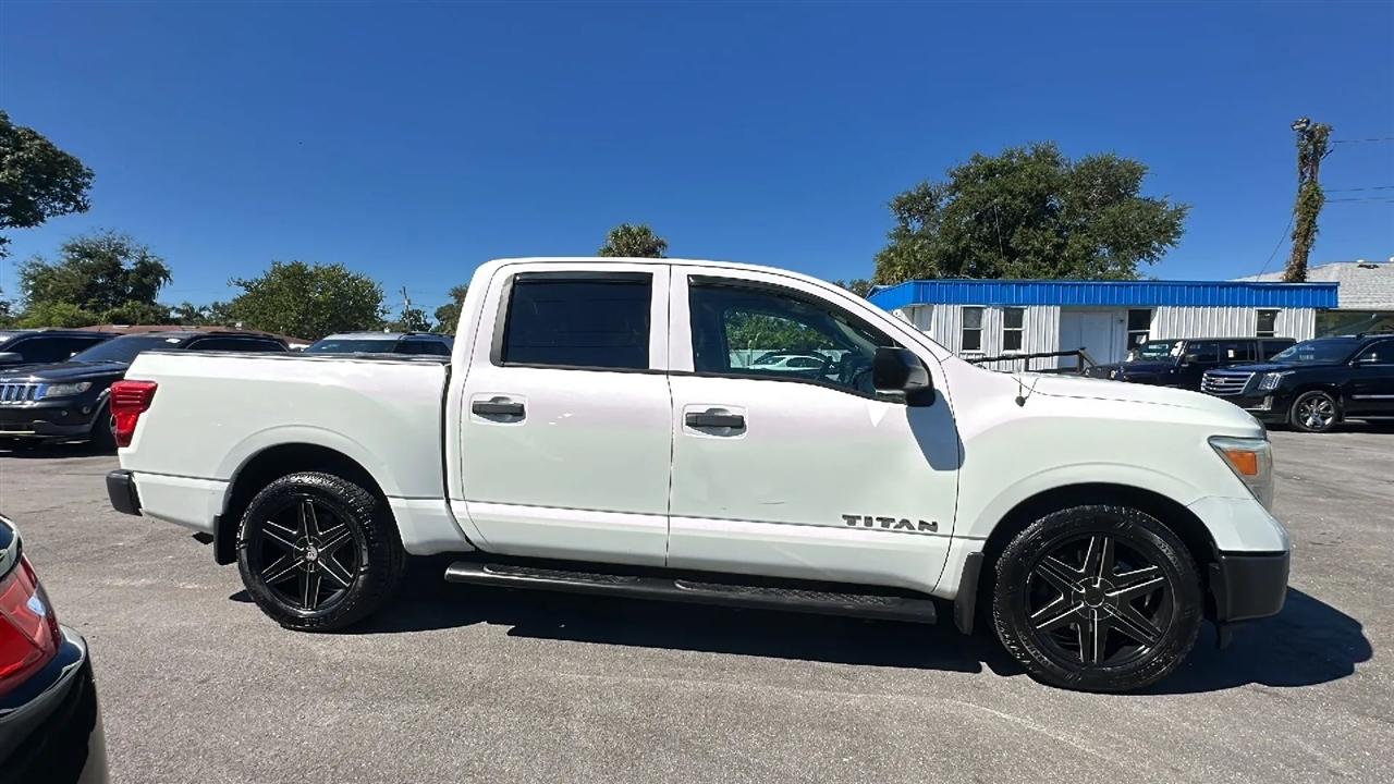 Nissan Titan  2017
