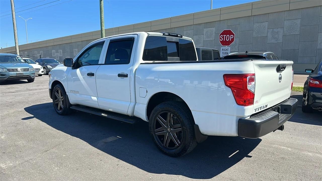 Nissan Titan  2017