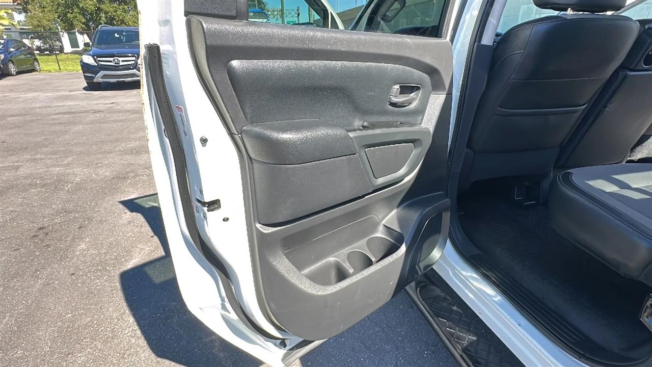 Nissan Titan  2017