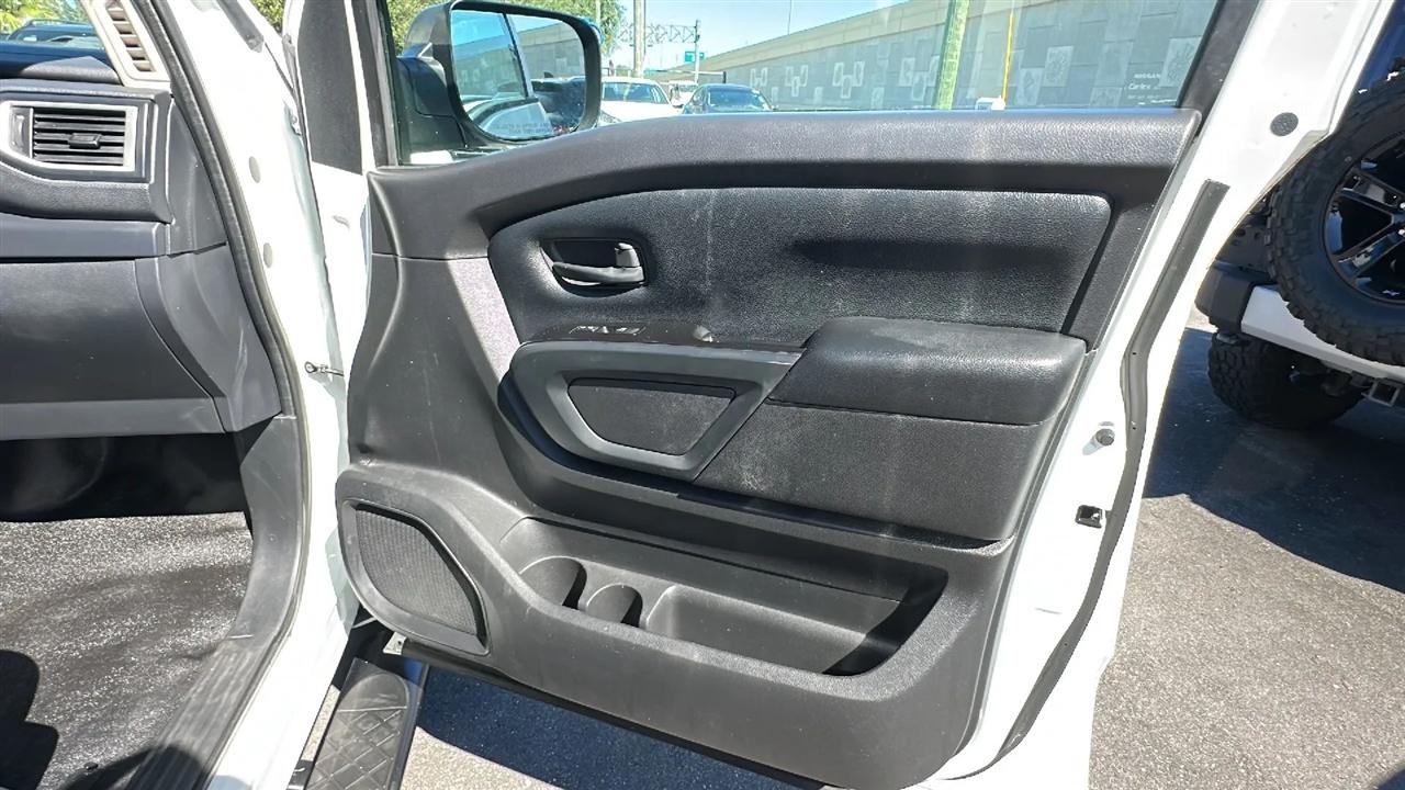 Nissan Titan  2017