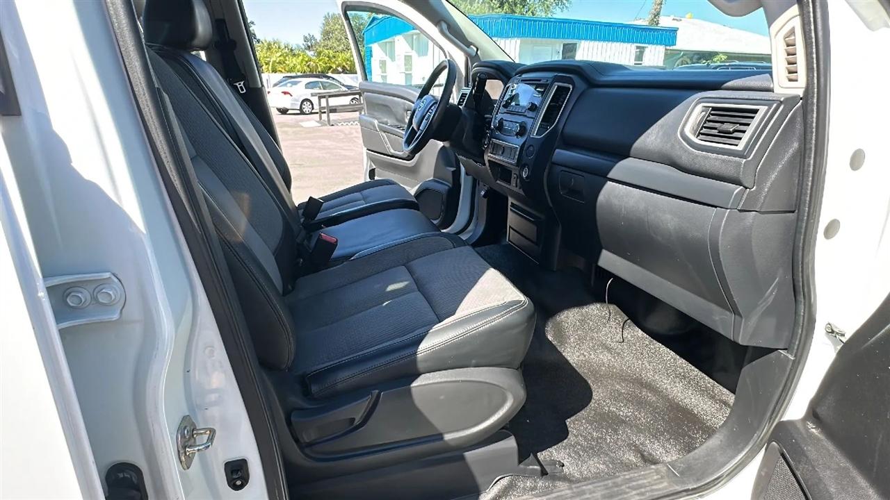 Nissan Titan  2017