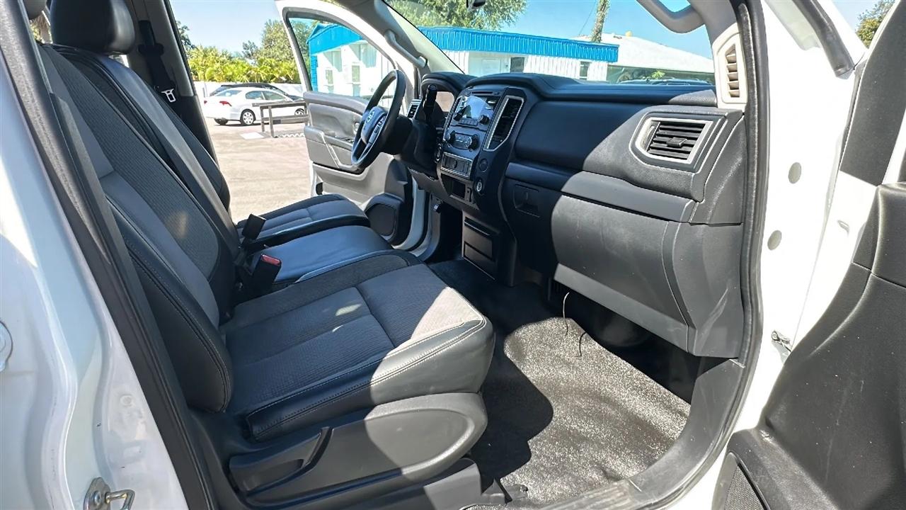 Nissan Titan  2017