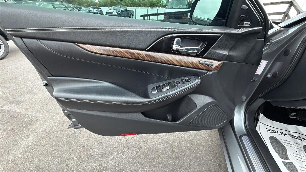 Nissan Maxima  2018