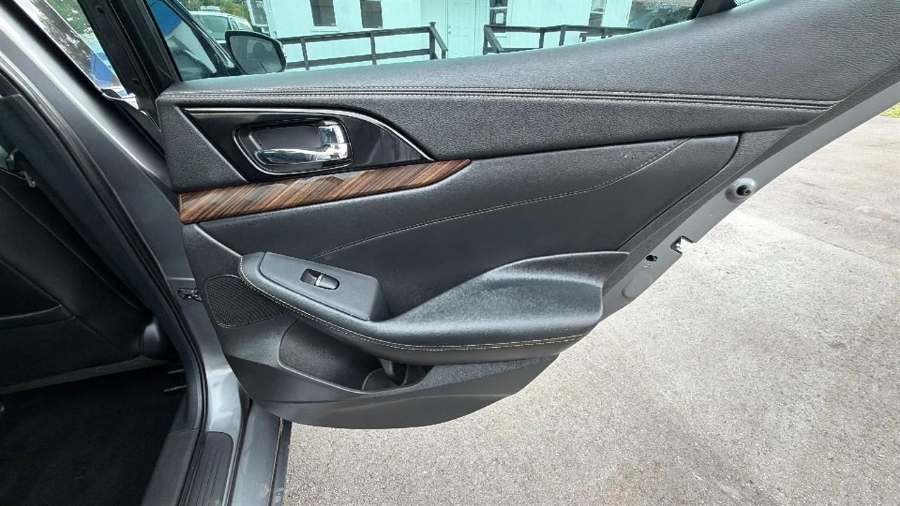 Nissan Maxima  2018
