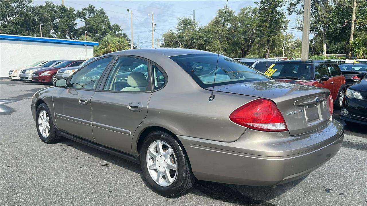 Ford Taurus  2006