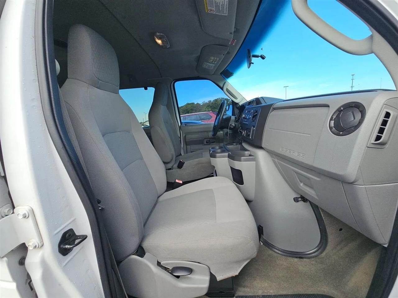 Ford Econoline Wagon  2013