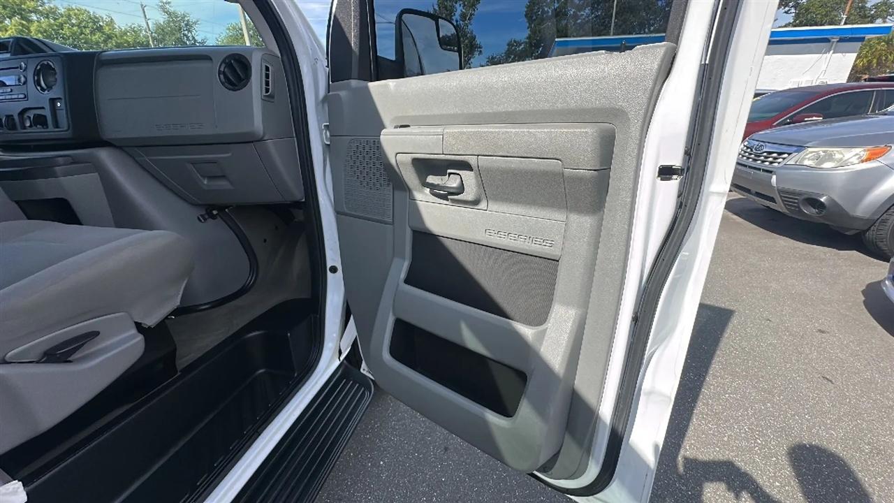 Ford Econoline Wagon  2013