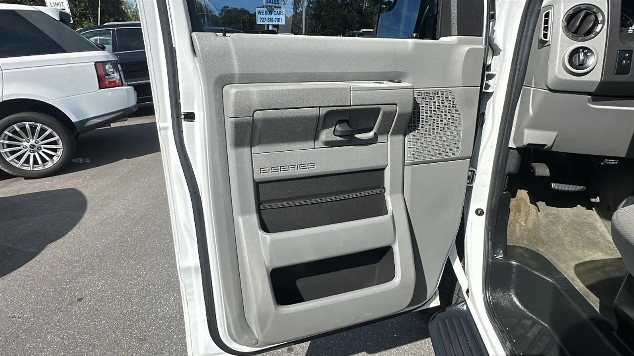 Ford Econoline Wagon  2013