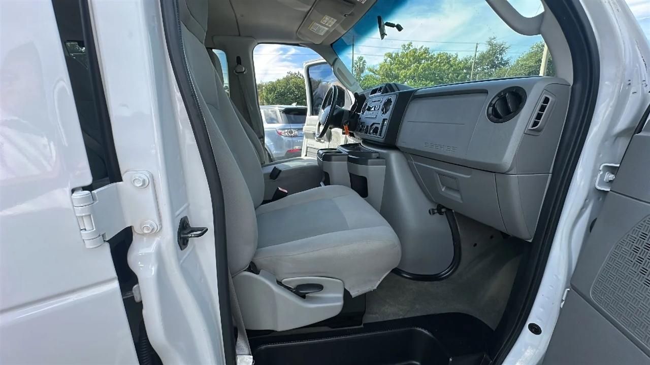 Ford Econoline Wagon  2013