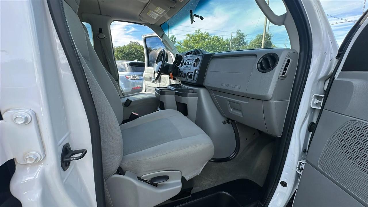 Ford Econoline Wagon  2013