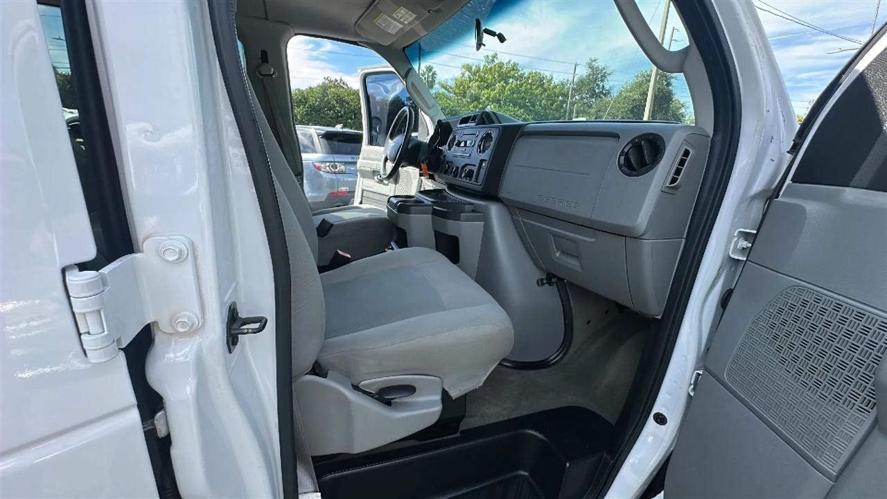 Ford Econoline Wagon  2013