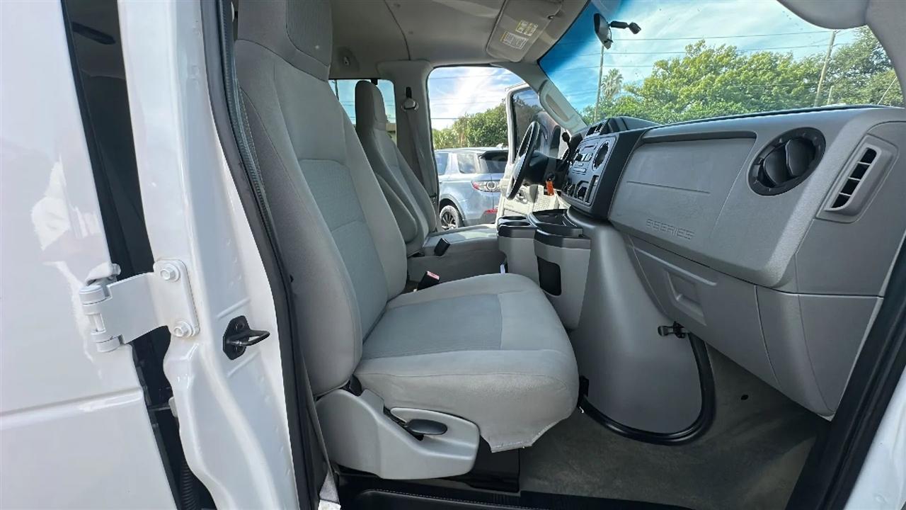 Ford Econoline Wagon  2013