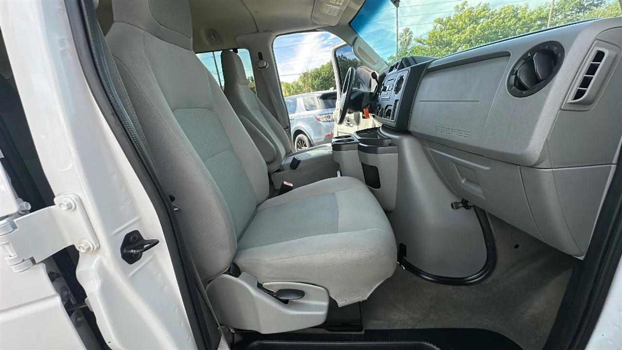 Ford Econoline Wagon  2013