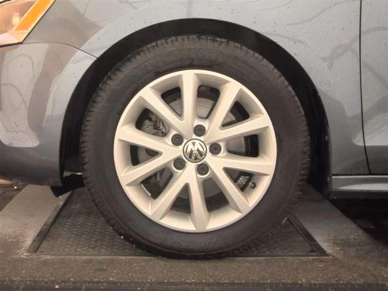 Volkswagen Jetta Sedan  2012