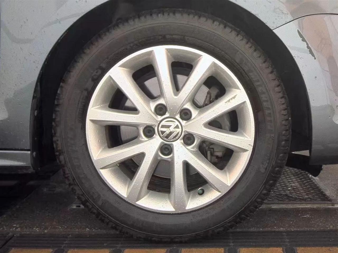 Volkswagen Jetta Sedan  2012