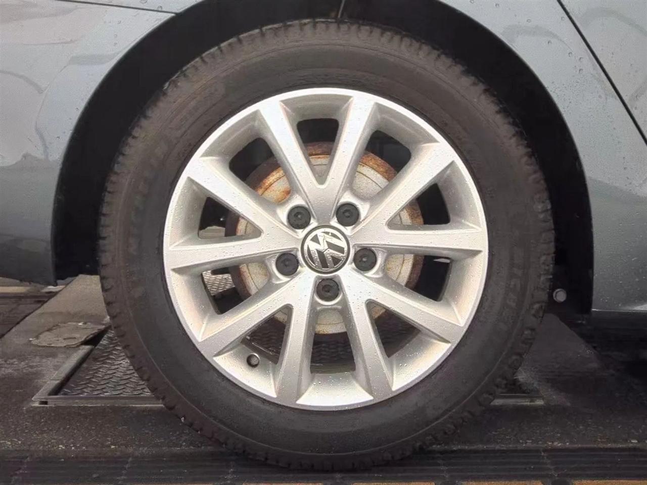 Volkswagen Jetta Sedan  2012