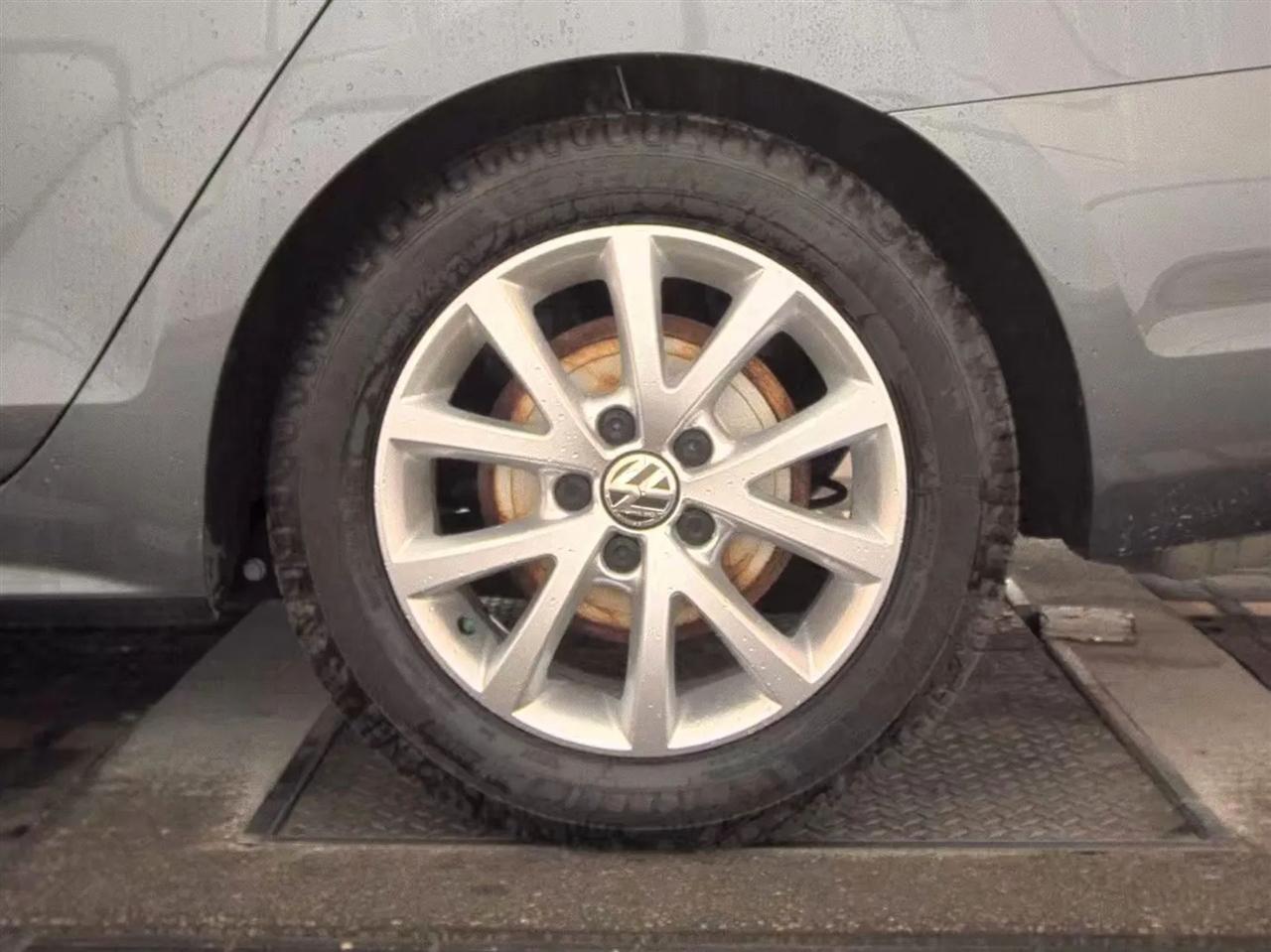 Volkswagen Jetta Sedan  2012