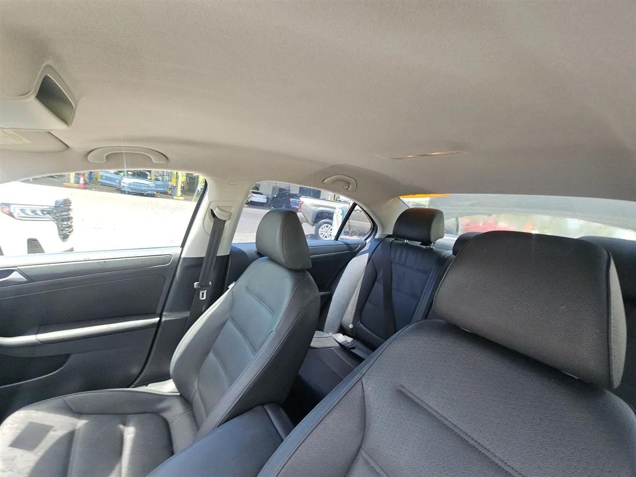 Volkswagen Jetta Sedan  2012