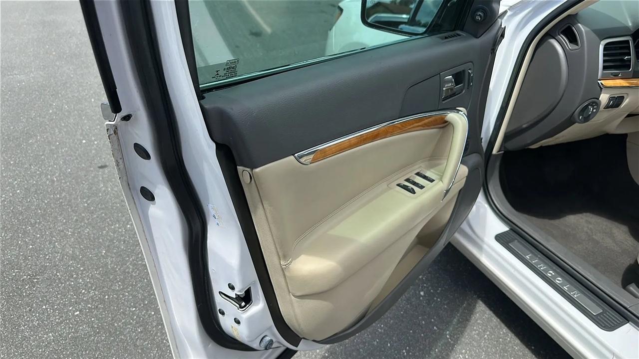 Lincoln MKZ  2012
